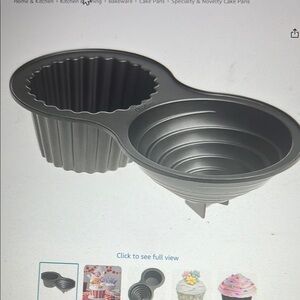 Wilton Giant Fluted Cake Pan Set